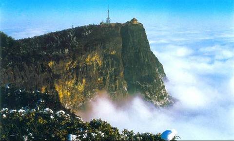 <峨眉山金顶-乐山-青城山-熊猫基地双飞5日游>探访稀有国宝_深圳出发_途牛