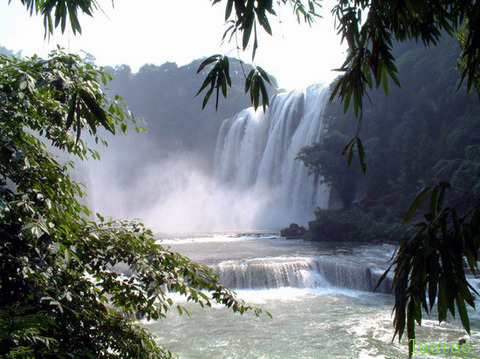 [清明]<黄果树-天龙屯堡-西江千户苗寨双飞4日游>双人立减400