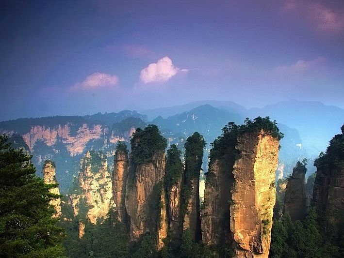 景点介绍: 神农架自然保护区:神农架自然保护区总面积70467公顷,地处