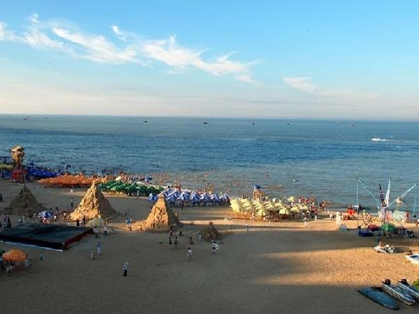 景点简介大沙湾海滨浴场 大沙湾海滨浴场位于连云港北部连岛度假区的