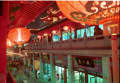 明洪武四年(1年),明太祖朱元璋下旨,敕造宁波府城隍庙,建成后屡遭