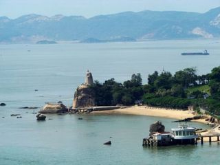 景点介绍:鼓浪屿 鼓浪屿:鼓浪屿的海并不惊涛骇浪,扣人心弦,也没有