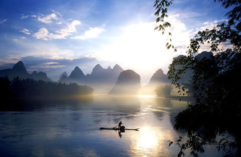 <桂林-漓江外宾船-阳朔双飞4日游>赠刘三姐大观园，合家醉美桂林