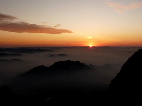  泰山卧去动回3日游>登五岳之首,观日出云海