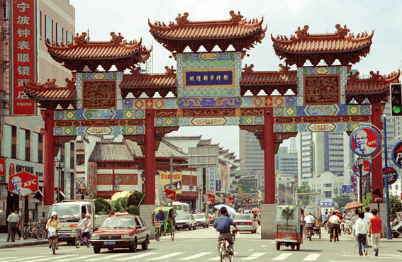 城隍庙小吃街+城隍庙又称宁波郡庙