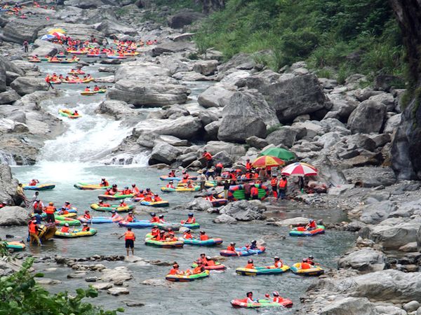 湖北宜昌小三峡：探秘自然奇观，体验刺激漂流