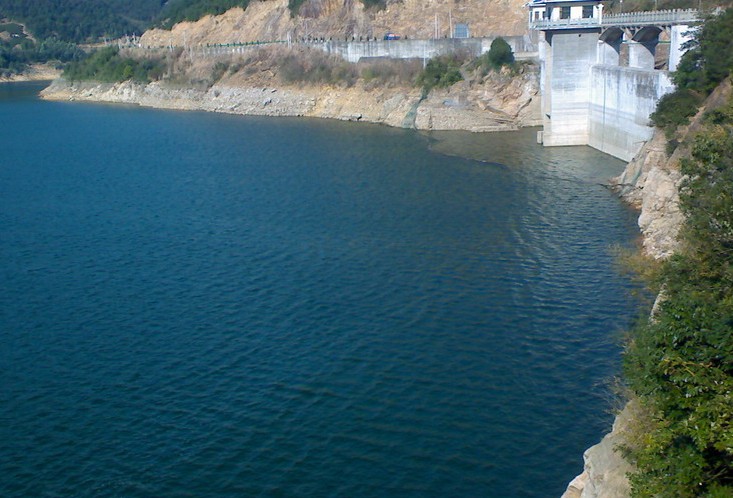 景点简介 径山湖  四岭水库风景名胜区,纵横达20平方公里,内含四岭