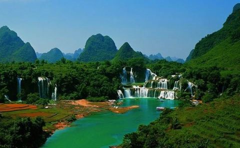 <桂林-阳朔-南宁-德天-北海双卧9日游>跟团，慢游广西