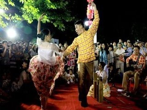 <庐山-三叠泉-老别墅双卧4日游>匡庐奇秀，含门票景交山上宿三星