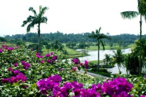 <槟城-兰卡威5晚6日游>槟城美食街，1天自由活动，港龙午机