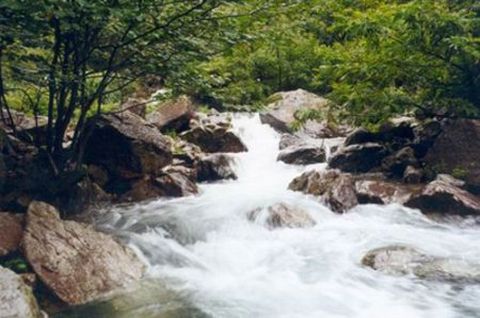 <象山松兰山海滨-五龙潭飞瀑2日游>宿挂牌五星酒店，赠送早餐