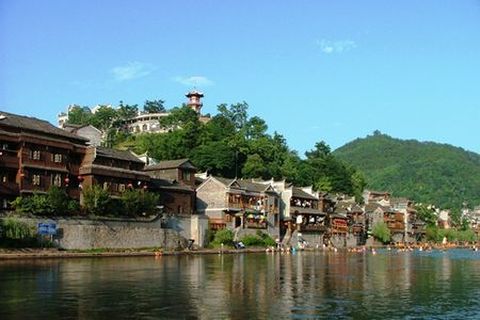 <张家界-天门山-凤凰-猛洞河美食双飞5日游>0自费，美食美景，去无锡飞，回南京