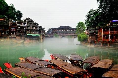 <凤凰古城2日游>长沙参团，含凤凰九景门票，住江边特色酒店