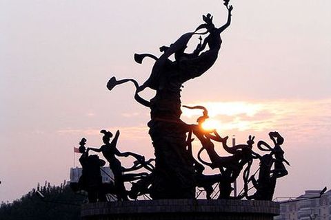 [春节]<西安-兵马俑-法门寺-唐大明宫双飞4日游>全程挂五，骑行游明城墙