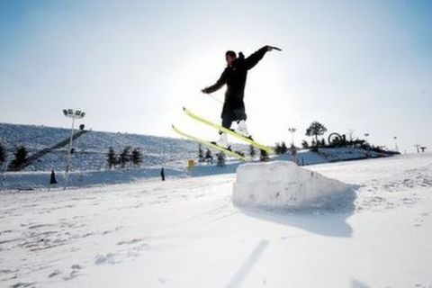 [春节]<安吉江南天池-高山滑雪-藏龙百瀑2日游>含门票，赠1早1正