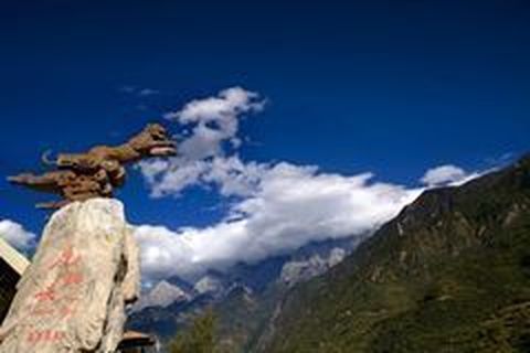 <丽江-香格里拉-虎跳峡双飞5日游>一晚藏式、两晚纳西庭院式酒店