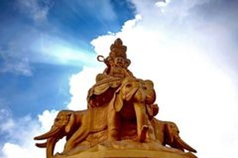 [国庆]<峨眉山-乐山-青城山双飞5日游>多项赠送，超值特惠