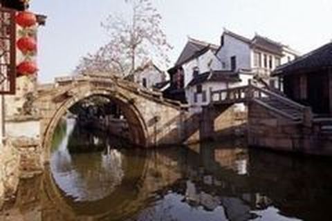 <杭州雷峰塔-苏州狮子林-周庄3日游>一价全含，铁定发班，宿杭州