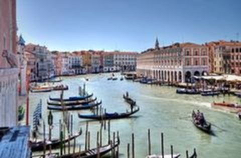 <法瑞德奥捷11日游>卢浮宫，埃菲尔铁塔，新天鹅堡，布拉格皇宫，查理大桥，圣维特教堂