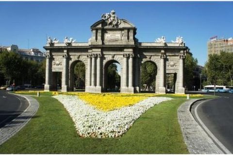 [中秋]<希腊-西班牙12日游>二国深度，风车村，圣家族教堂，宠爱圣托里尼，Outlets狂欢