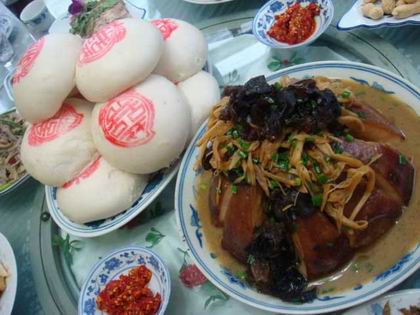 吃在横店 横店的美食,因为世界各地明星和游客的络绎不绝而愈发丰富