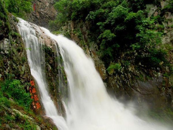 国庆去五泄看瀑布合适吗,有大的瀑布吗问:如题答:根据百度百科介绍